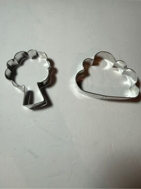 NWOT Tree and Cloud Aluminum Cookie Cutter Set